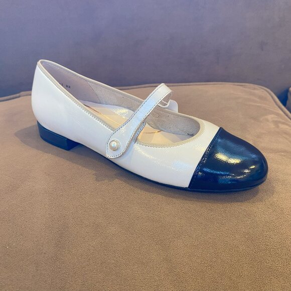 Ara - Sapphire (12-20611-02) Cream/Navy - Multiple Sizes (NEW W/ BOX) - Picture 1 of 3